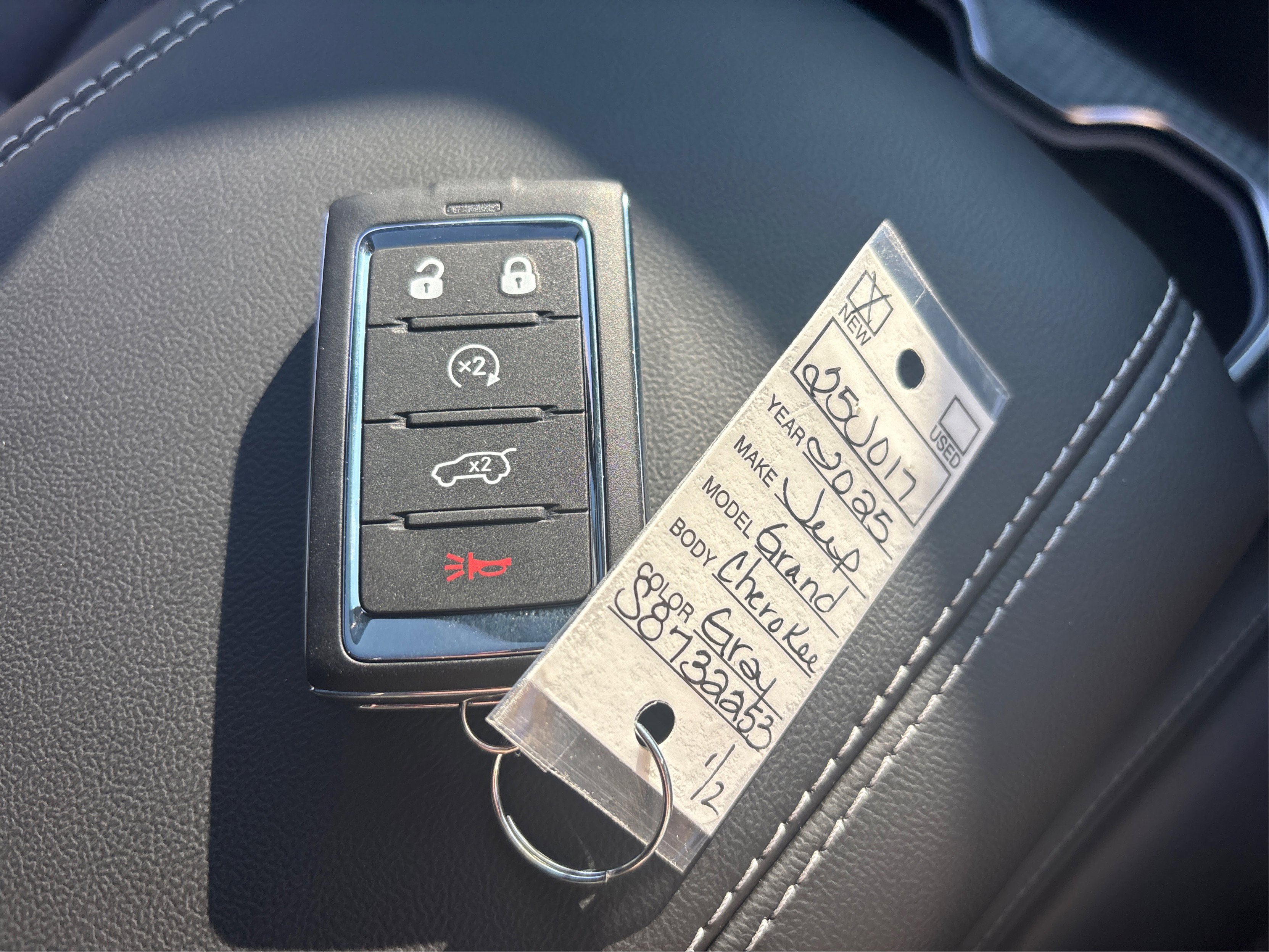 New 2025 Jeep Grand Cherokee Limited w/ Black Appearance Package image 47