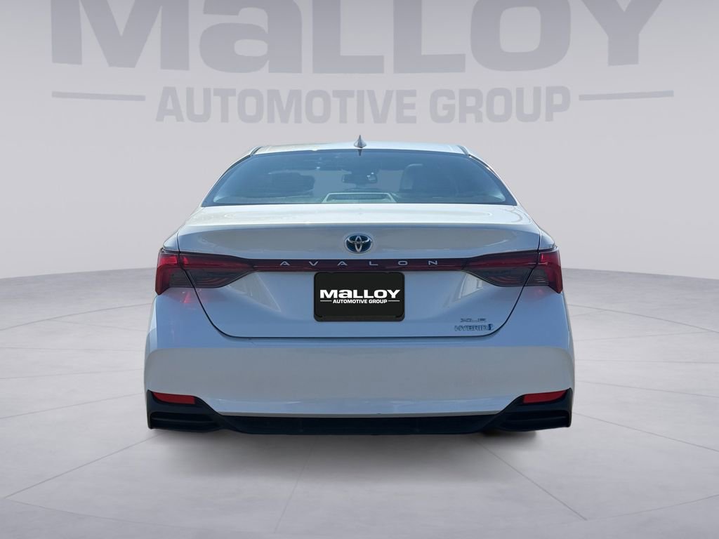 Certified 2020 Toyota Avalon XLE w/ Moonroof Package image 4