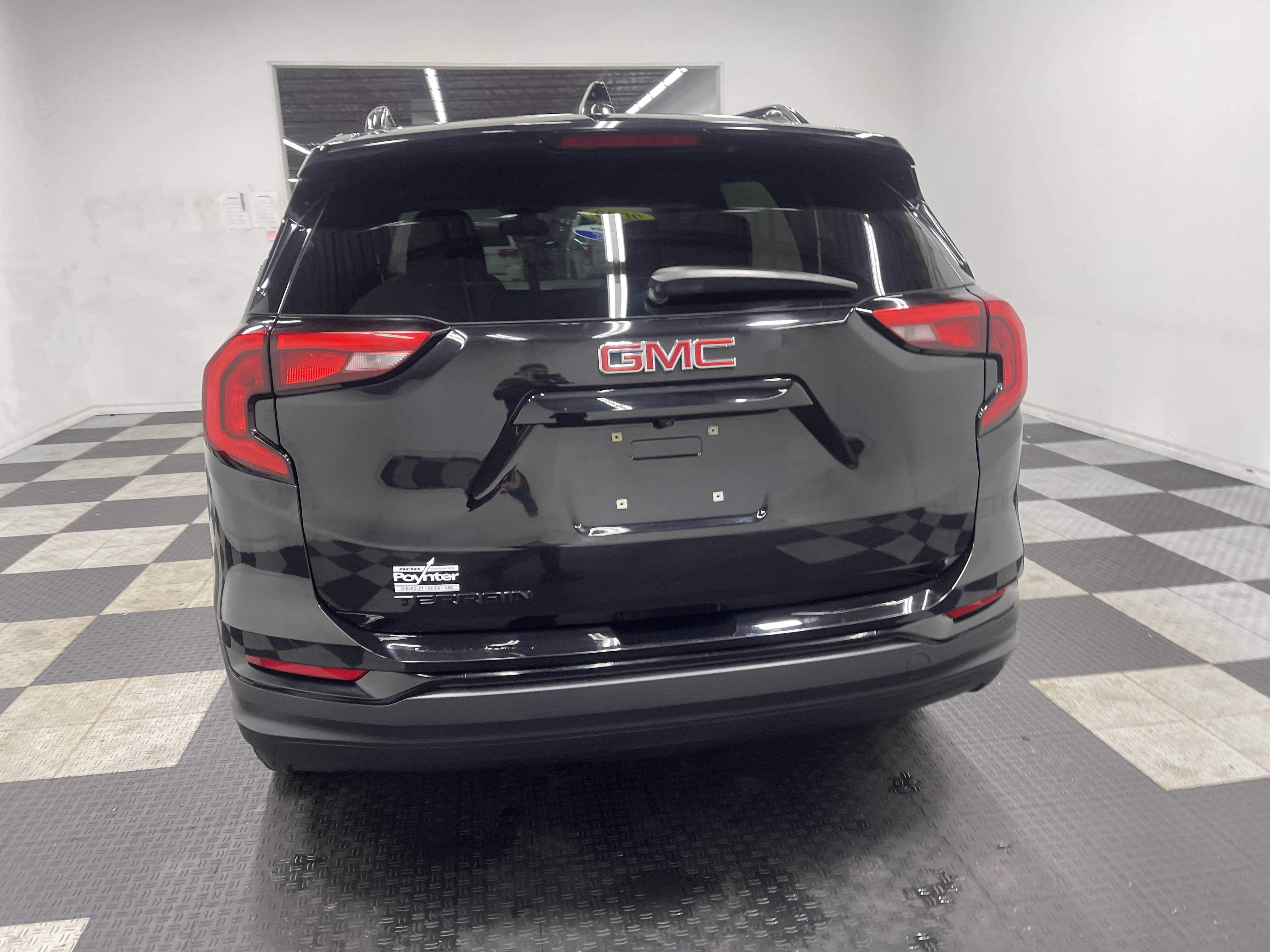 Used 2020 GMC Terrain SLE w/ Elevation Edition image 3