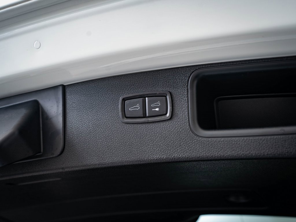 Certified 2024 Porsche Macan image 20