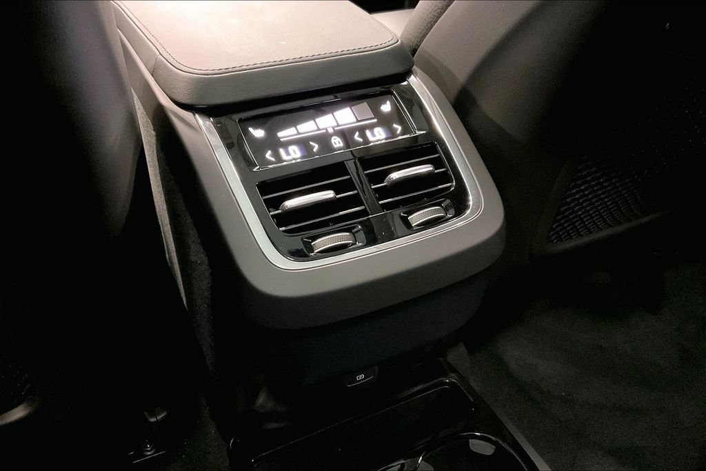 Certified 2025 Volvo XC90 B6 Plus w/ Protection Package AWD/4WD image 11