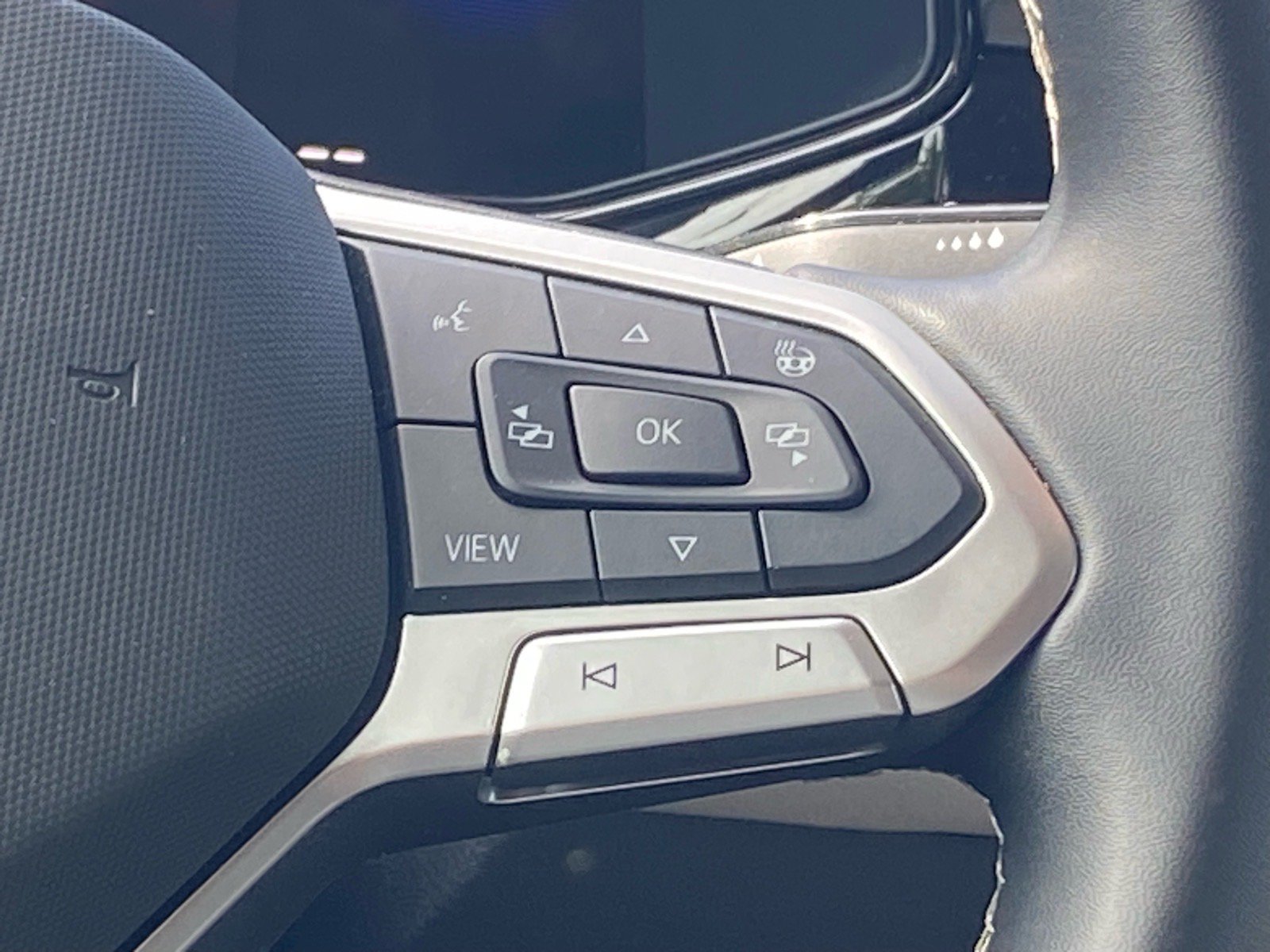 Certified 2025 Volkswagen Taos S AWD/4WD image 4