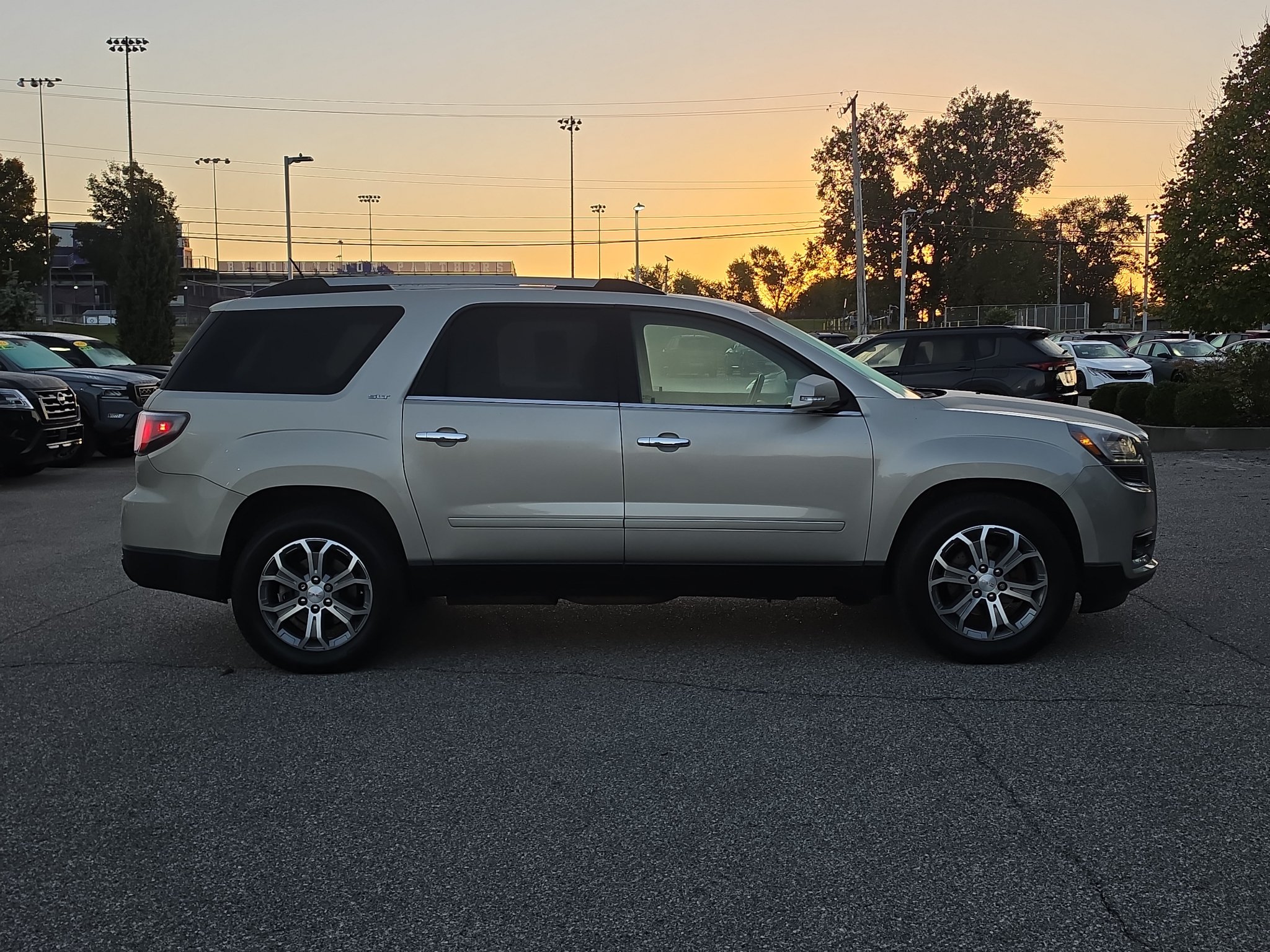 Used 2014 GMC Acadia SLT FWD image 8