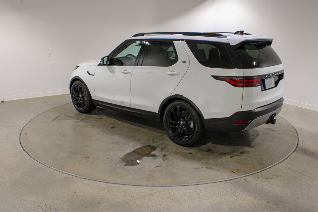 New 2025 Land Rover Discovery S image 3