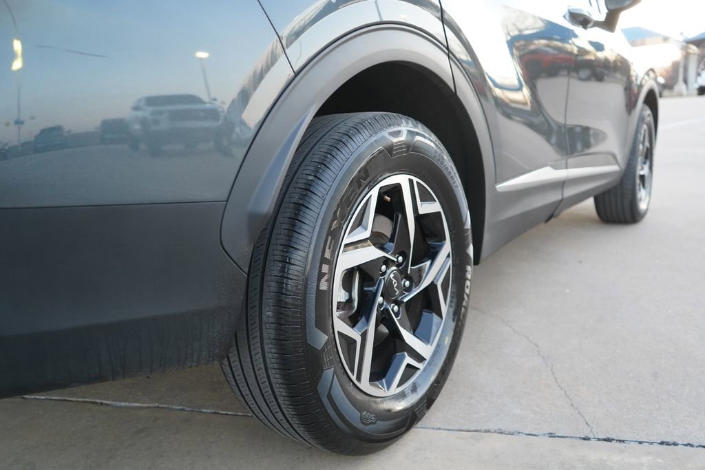 Used 2024 Kia Sportage LX image 8