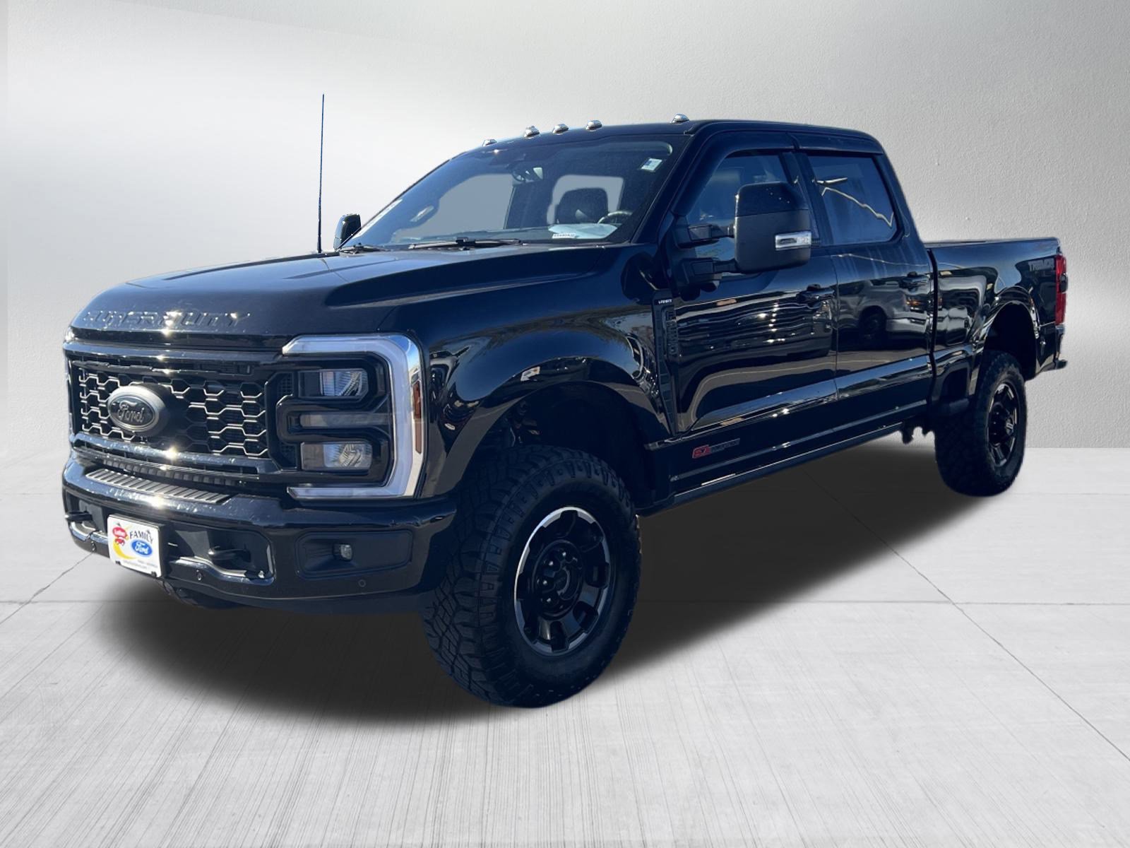Used 2025 Ford F250 Lariat w/ Lariat Ultimate Package image 3