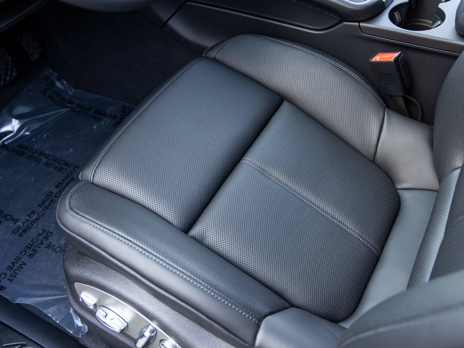 New 2026 Porsche Macan Turbo AWD/4WD image 26