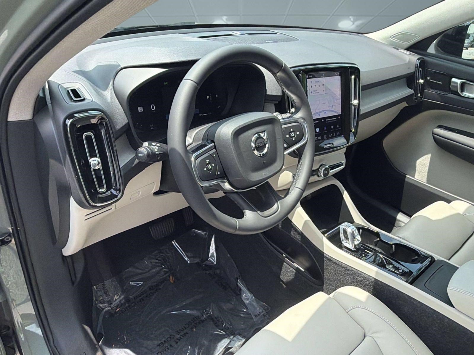 Certified 2023 Volvo XC40 B5 Ultimate w/ Protection Package Premier AWD/4WD image 4
