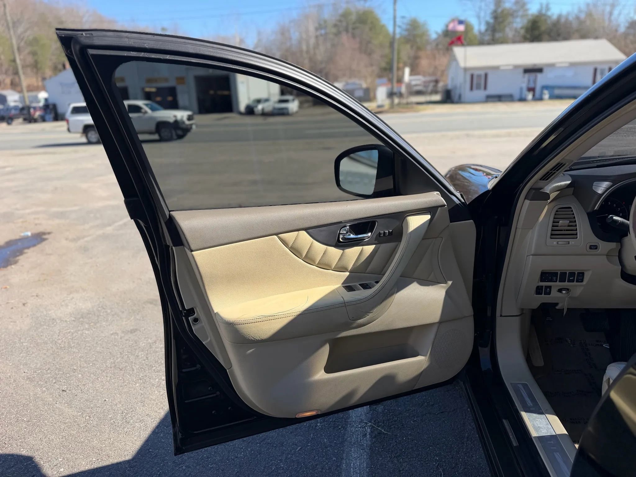 Used 2014 INFINITI QX70 3.7 Sport Utility 4D w/ Premium Package image 20