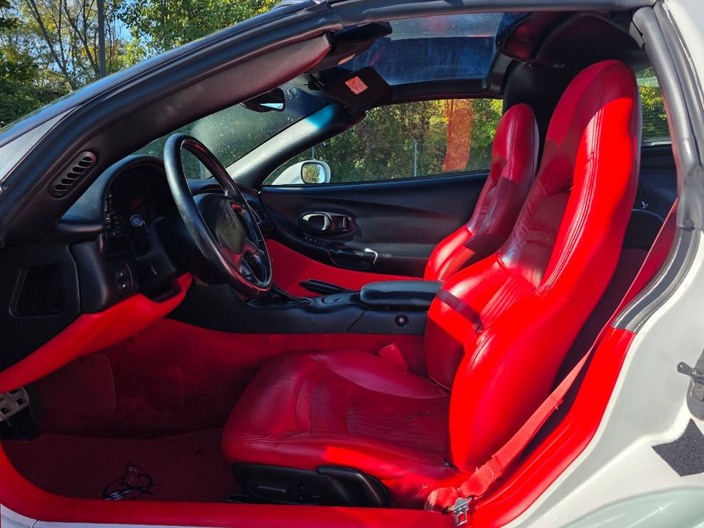 Used 2004 Chevrolet Corvette Coupe w/ Preferred Equipment Group image 18