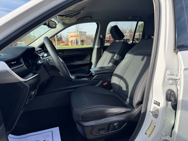 Certified 2023 Jeep Grand Cherokee Laredo image 13