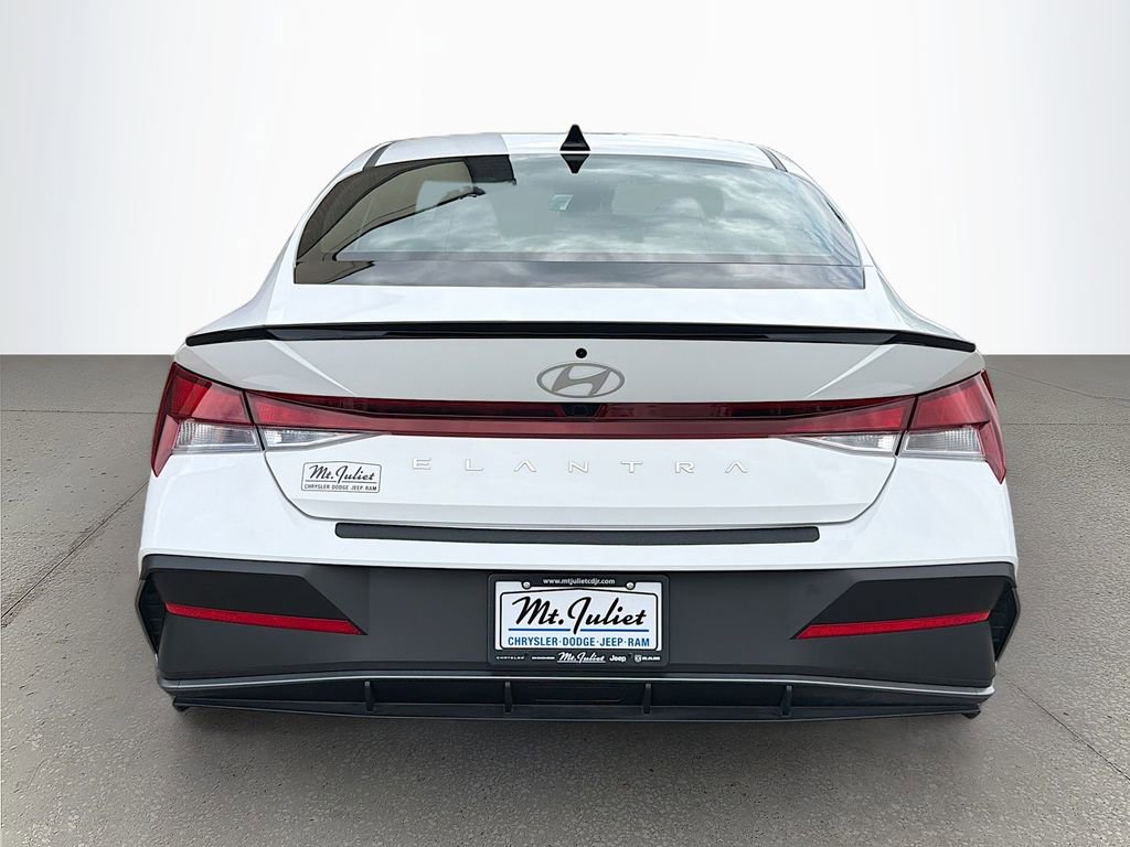 Used 2025 Hyundai Elantra Sport FWD image 5