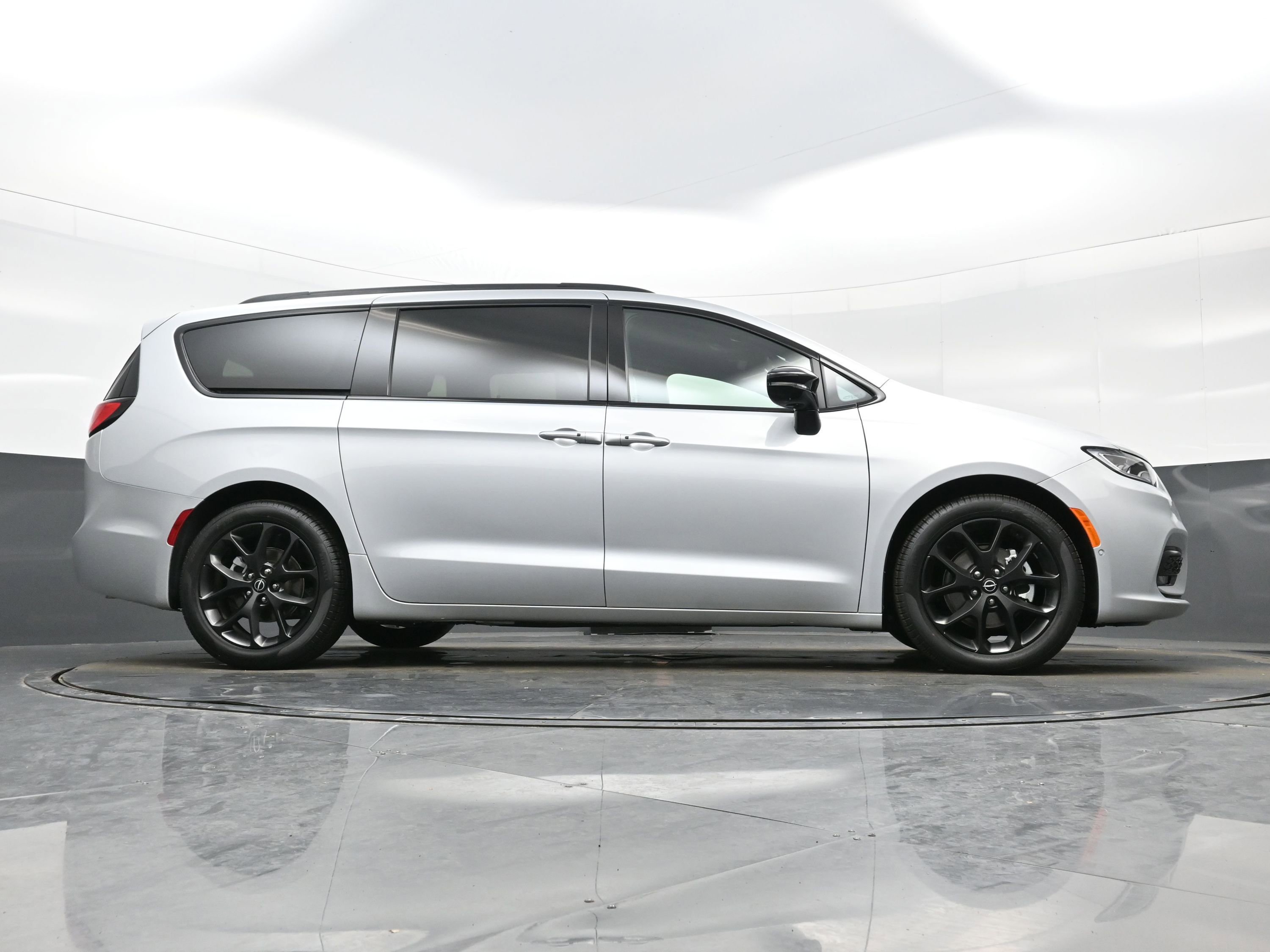 New 2026 Chrysler Pacifica Limited w/ S Appearance Package image 17