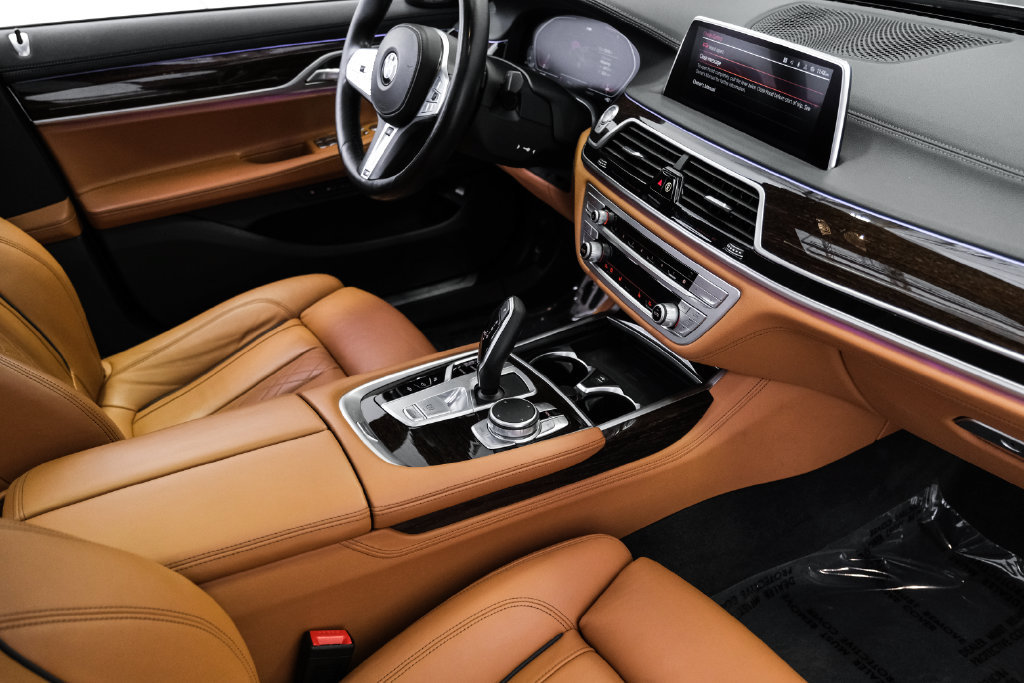 Used 2021 BMW 750i xDrive w/ M Sport Package AWD/4WD image 23