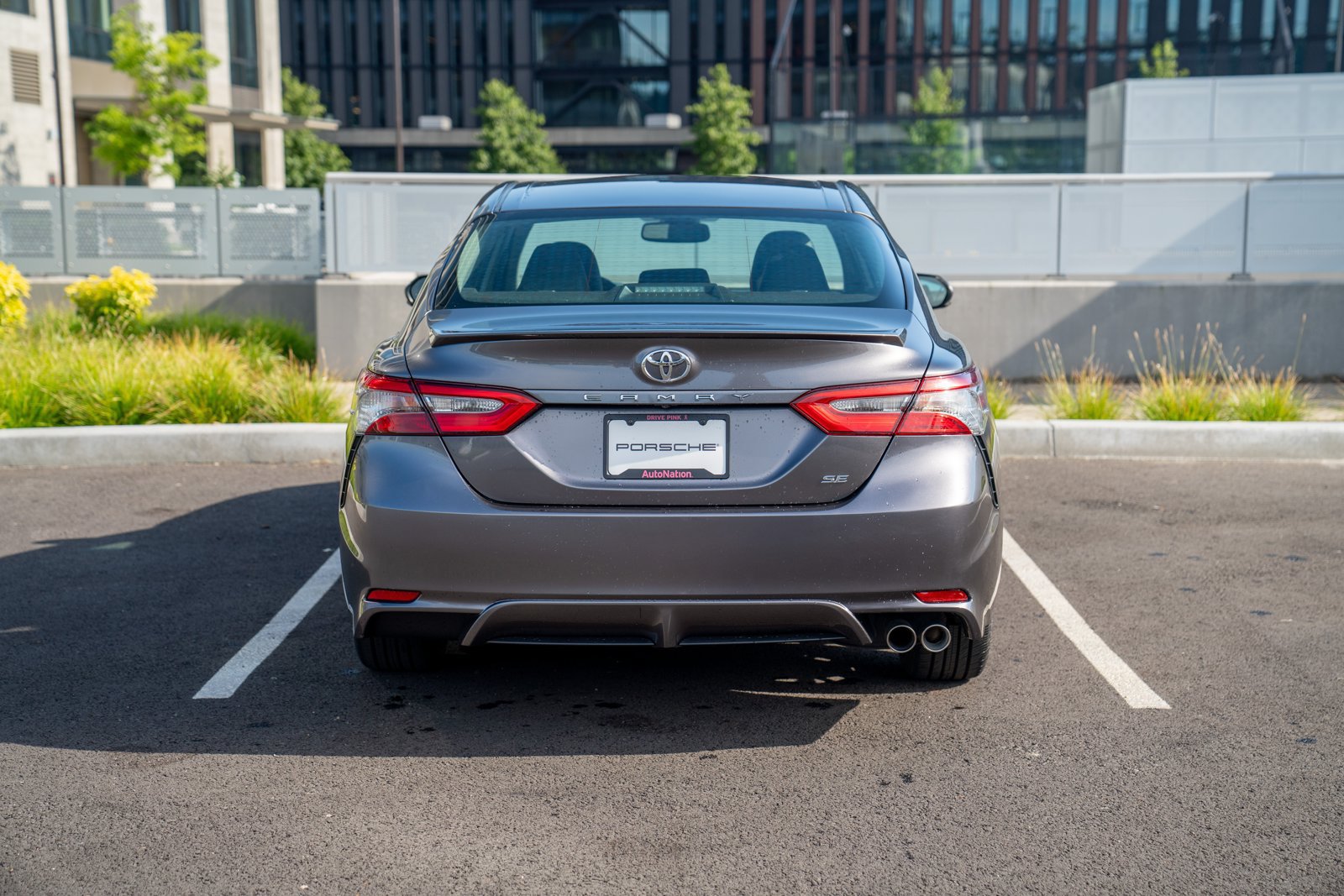 Used 2018 Toyota Camry SE w/ Convenience Package FWD image 7