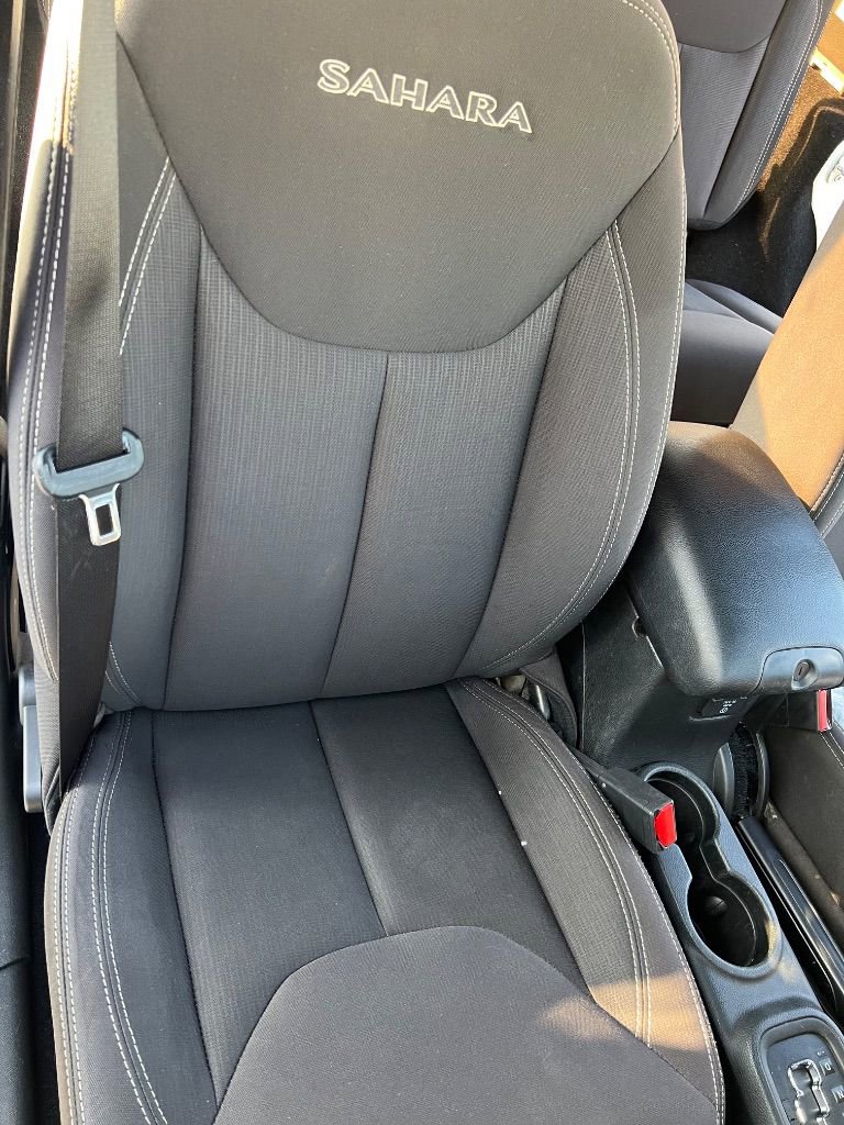 Used 2017 Jeep Wrangler Unlimited Sahara w/ Connectivity Group image 37