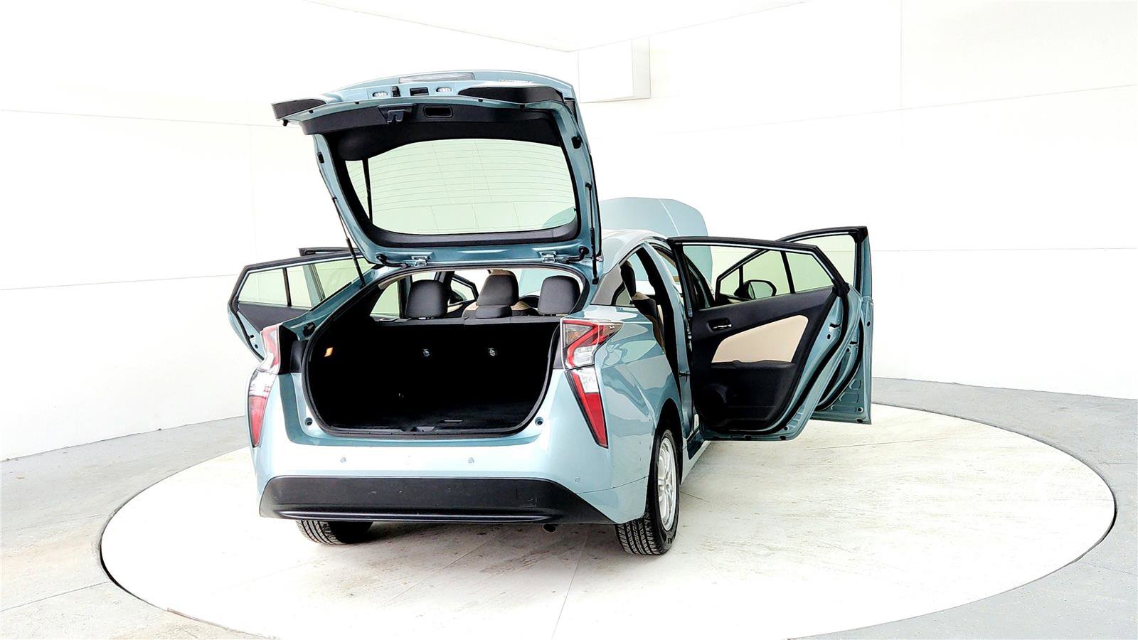 Used 2017 Toyota Prius Two image 11