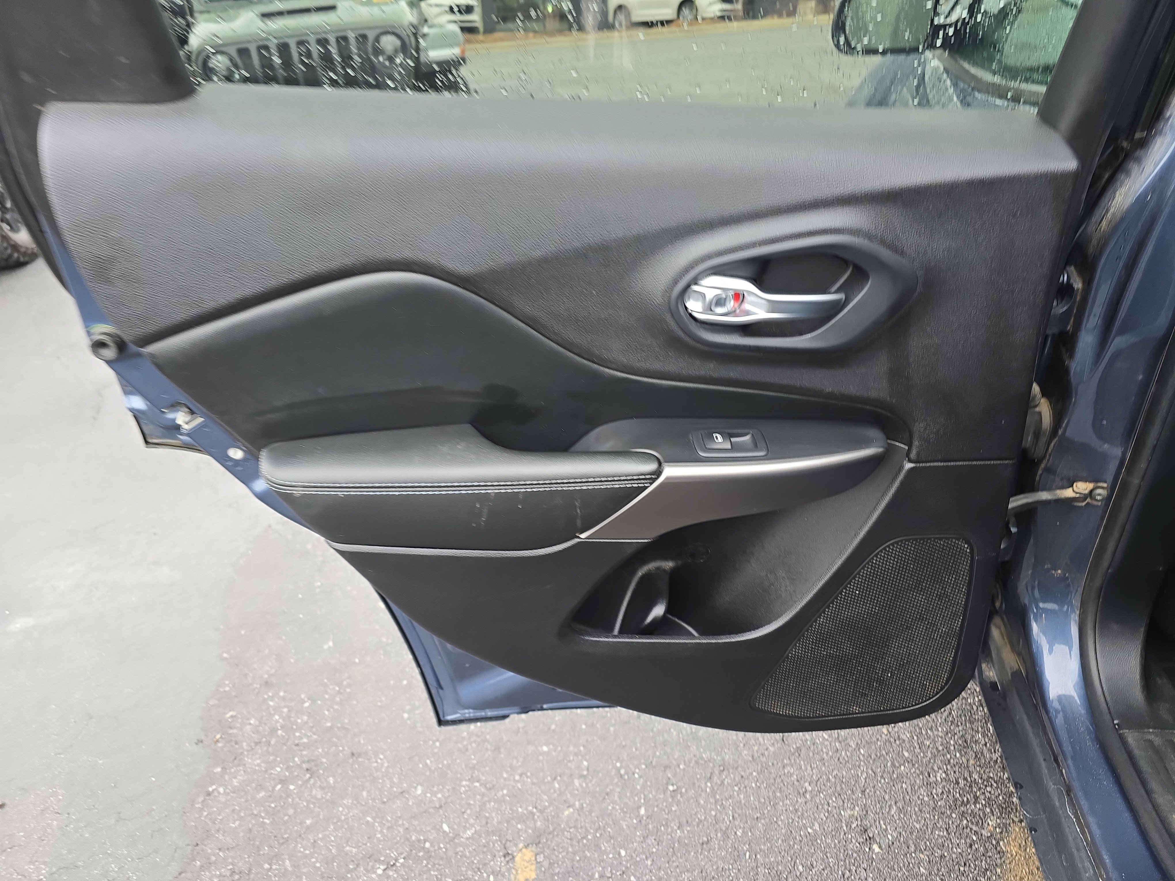 Used 2020 Jeep Cherokee Latitude image 14