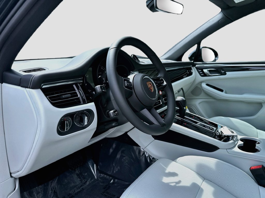 New 2026 Porsche Macan AWD/4WD image 4