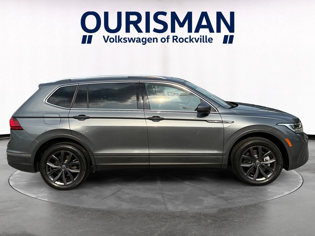 Used 2023 Volkswagen Tiguan SE w/ Panoramic Sunroof Package FWD image 7