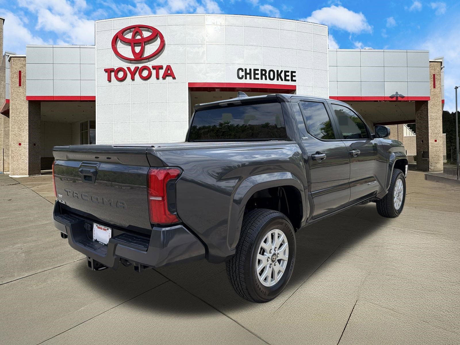 Used 2025 Toyota Tacoma SR5 AWD/4WD image 5