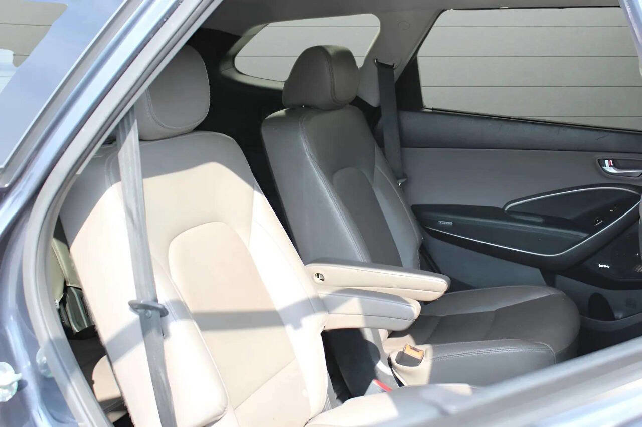 Used 2017 Hyundai Santa Fe Limited AWD/4WD image 29