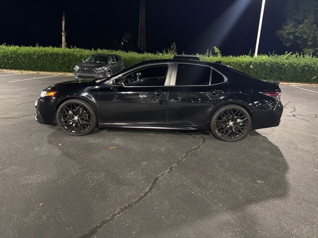 Used 2021 Toyota Camry SE image 3