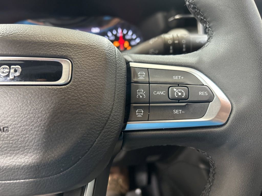 Used 2025 Jeep Compass Limited image 25