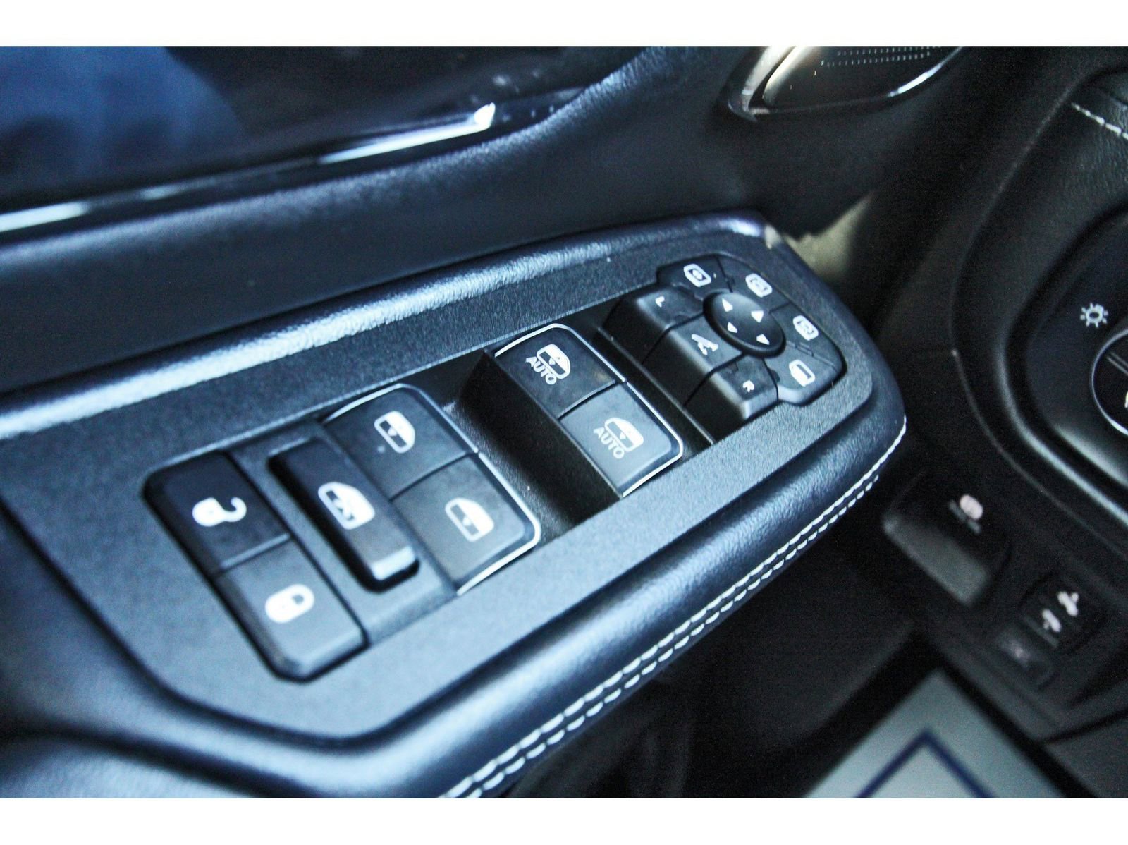 Used 2025 RAM 1500 Limited w/ Off Road Group image 20