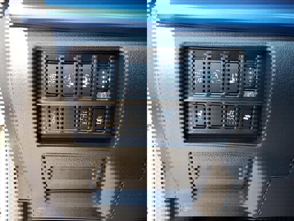 Used 2020 Subaru Crosstrek Hybrid w/ Moonroof Package w/Navigation image 15