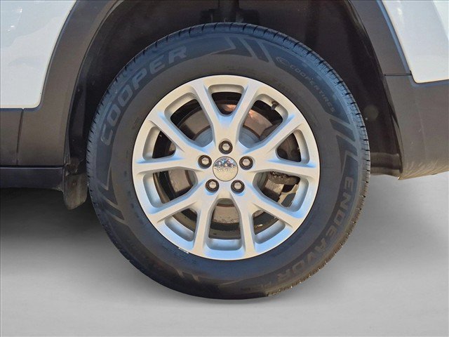 Used 2016 Jeep Cherokee Latitude w/ Cold Weather Group AWD/4WD image 23