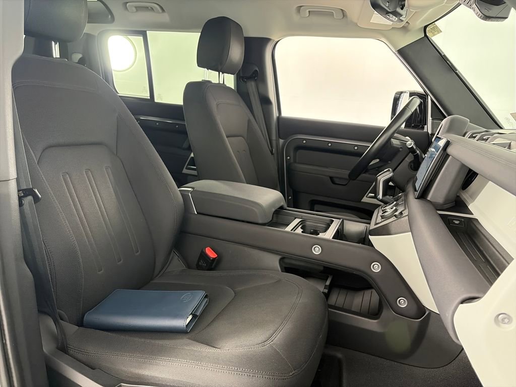 Used 2022 Land Rover Defender 110 image 30