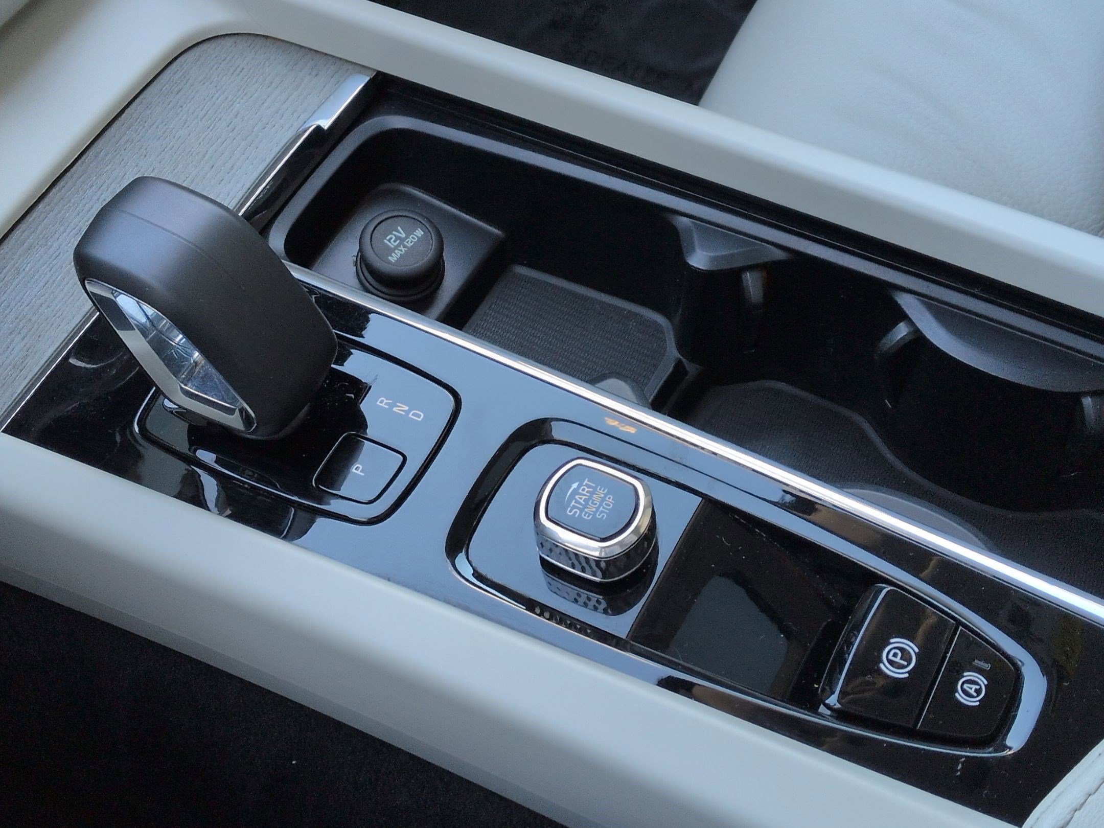 Certified 2023 Volvo XC60 T8 Plus image 26