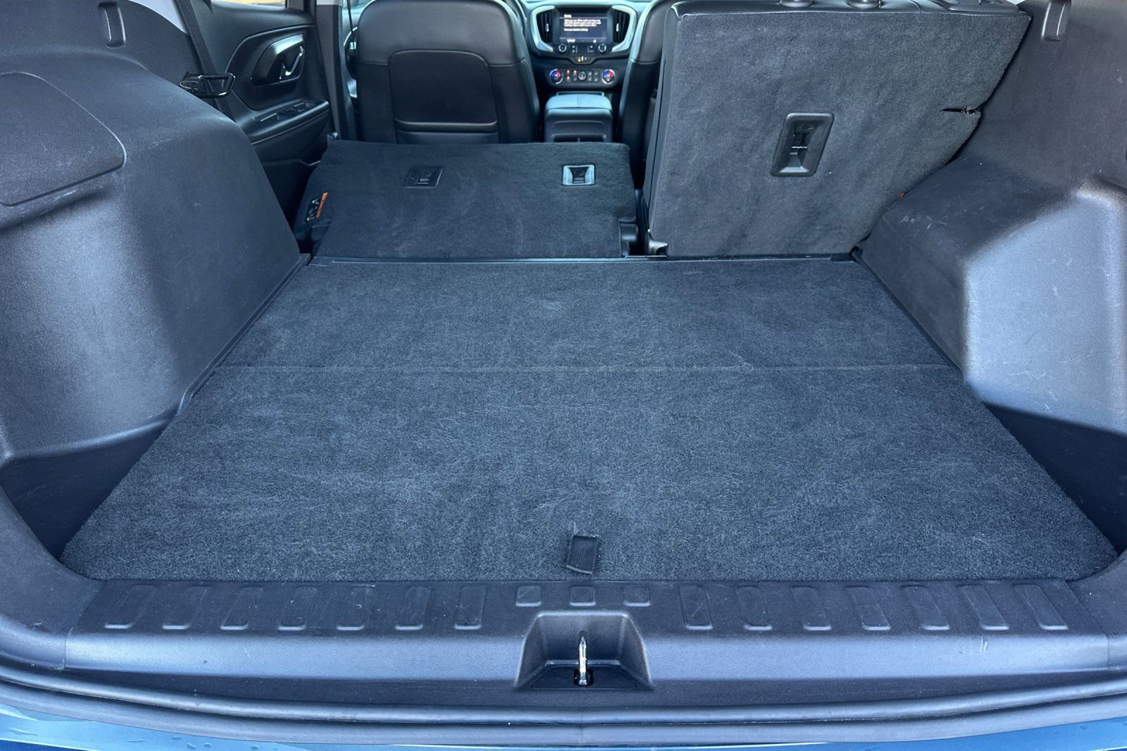 Used 2024 GMC Terrain SLT image 16