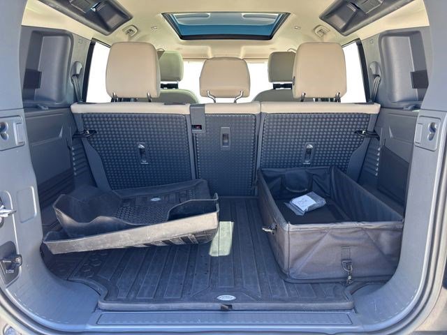 Used 2023 Land Rover Defender 110 SE image 21
