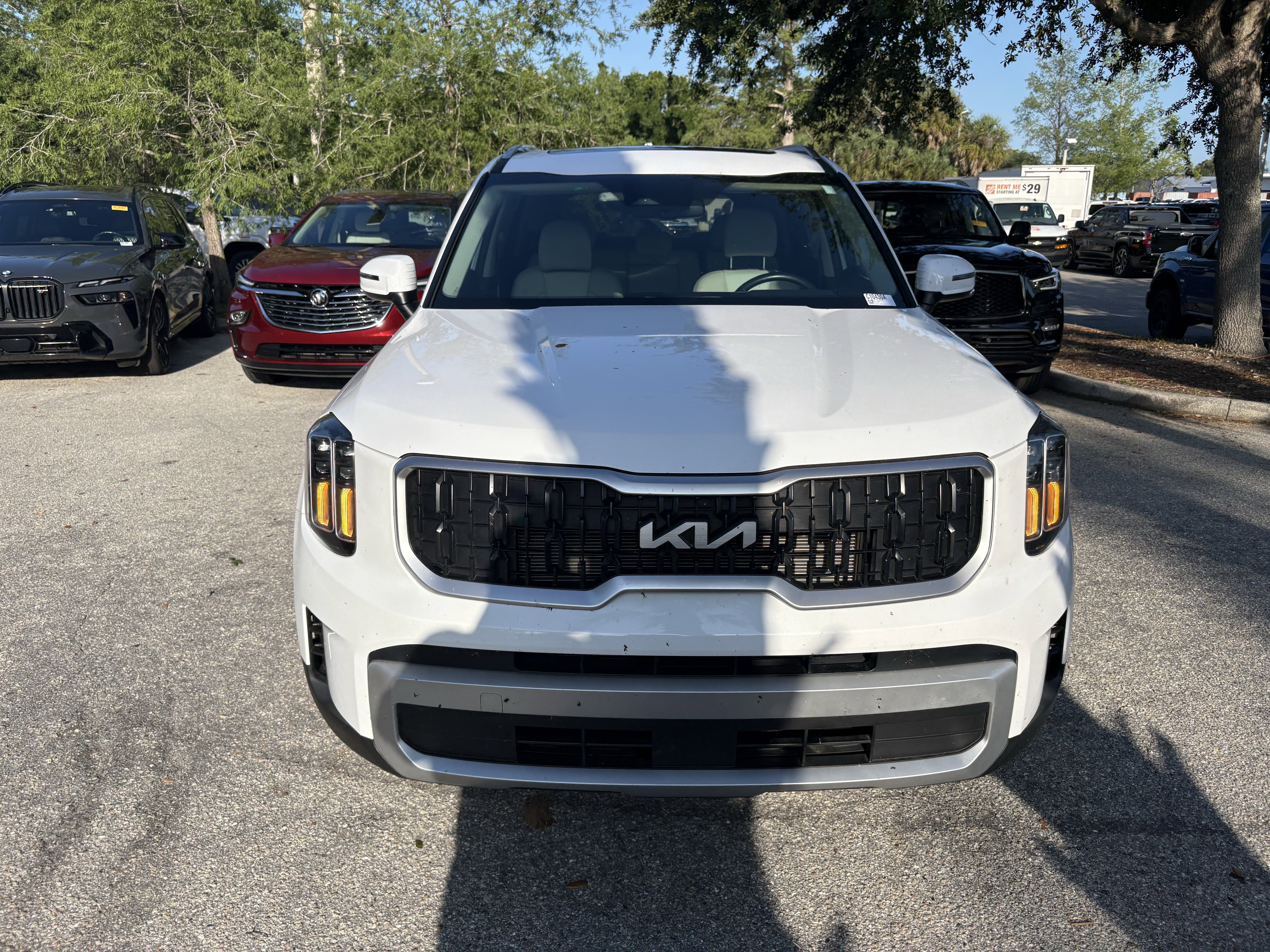 Used 2024 Kia Telluride EX FWD image 2