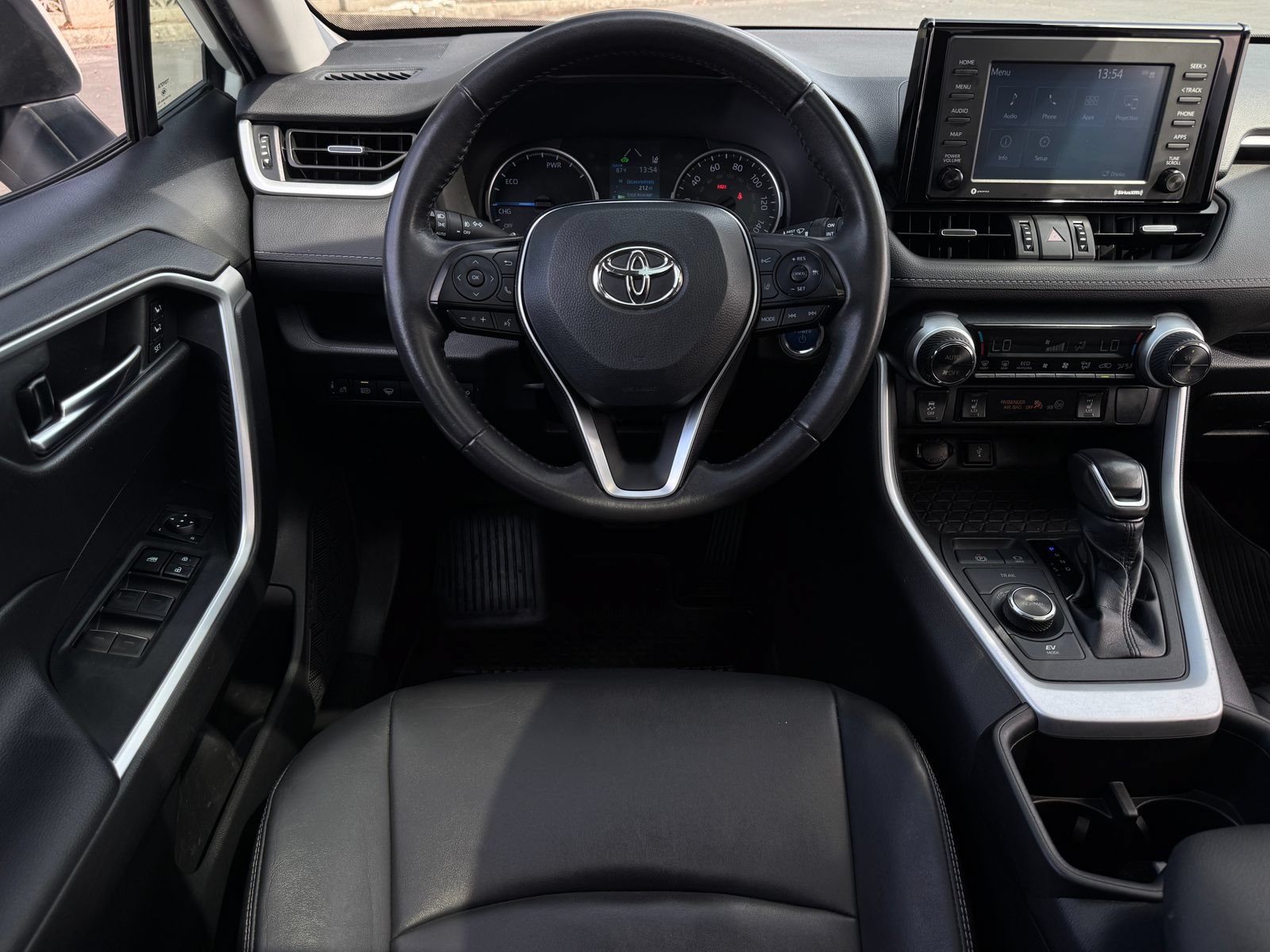 Used 2022 Toyota RAV4 XLE Premium AWD/4WD image 17