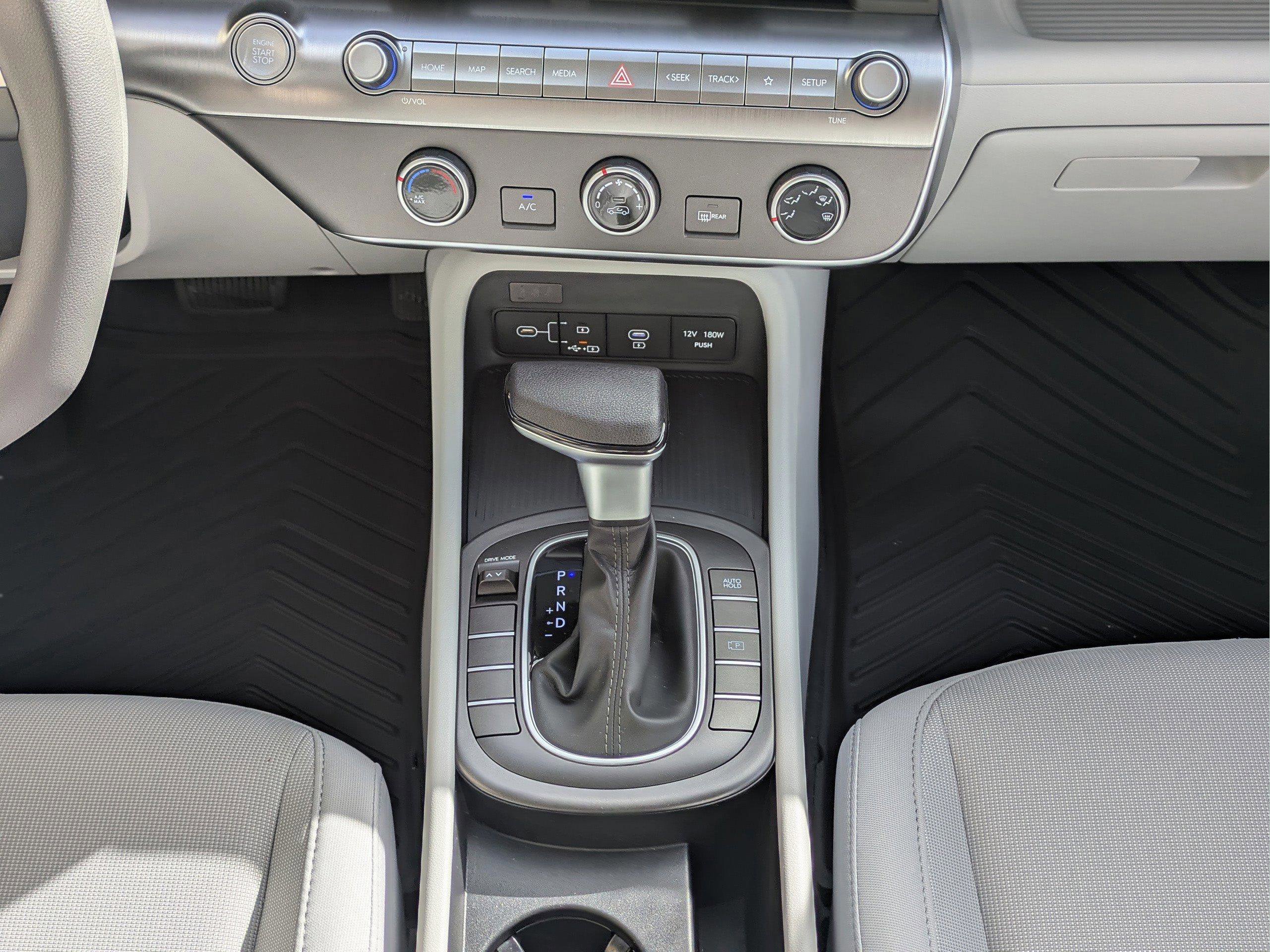 New 2026 Hyundai Kona SE image 19