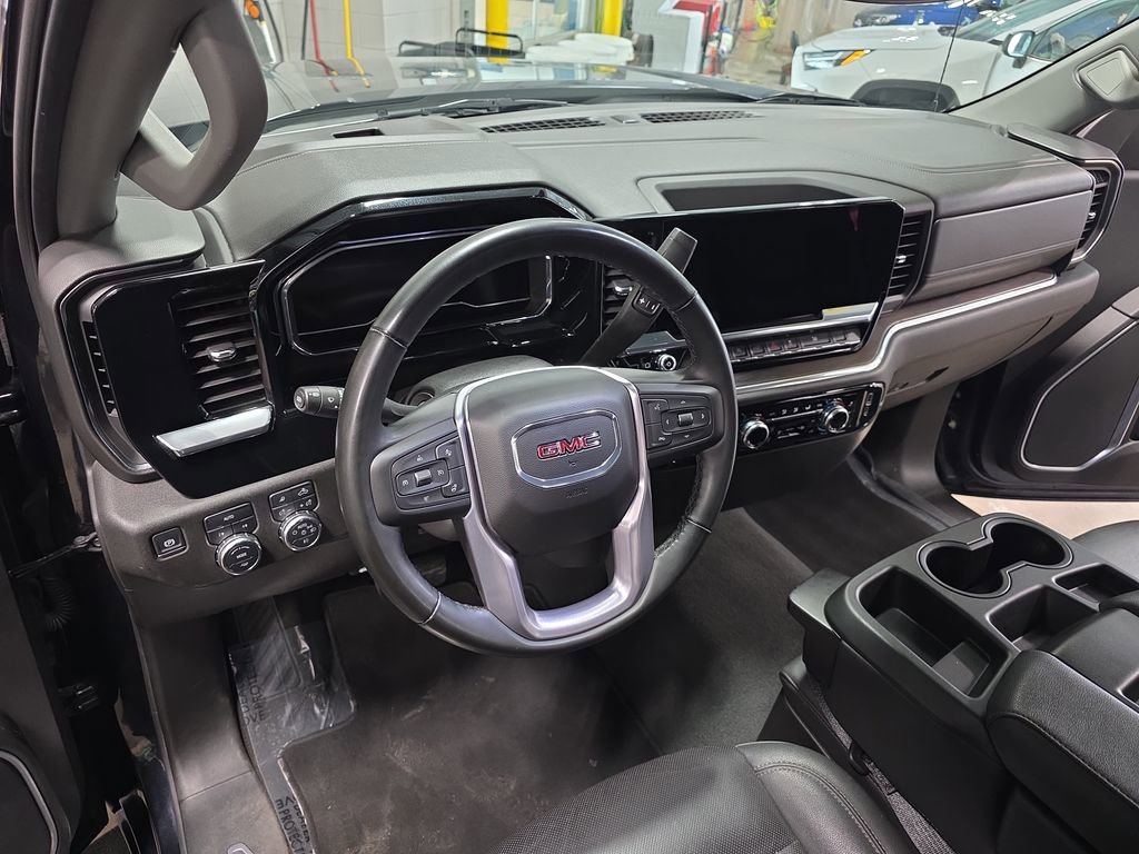 Certified 2025 GMC Sierra 1500 SLT image 16