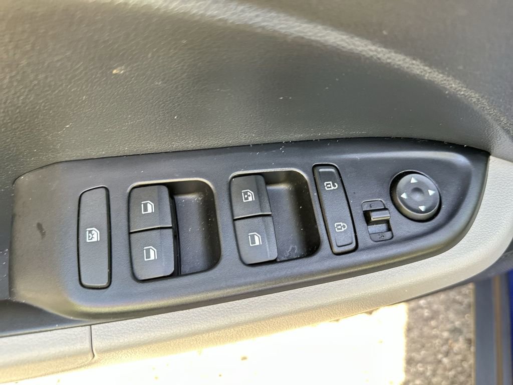 Used 2024 Hyundai Venue SEL image 15