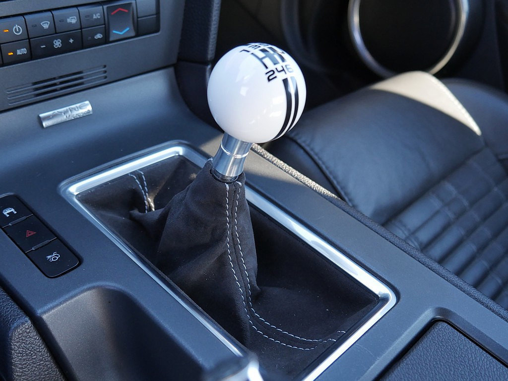 Used 2010 Ford Mustang Shelby GT500 RWD image 41