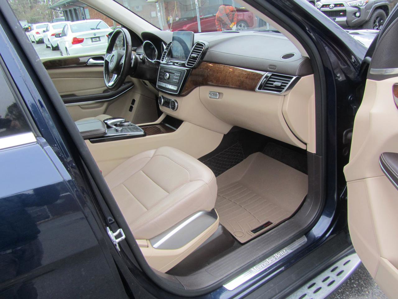 Used 2018 Mercedes-Benz GLS 550 4MATIC w/ Driver Assistance Package image 21