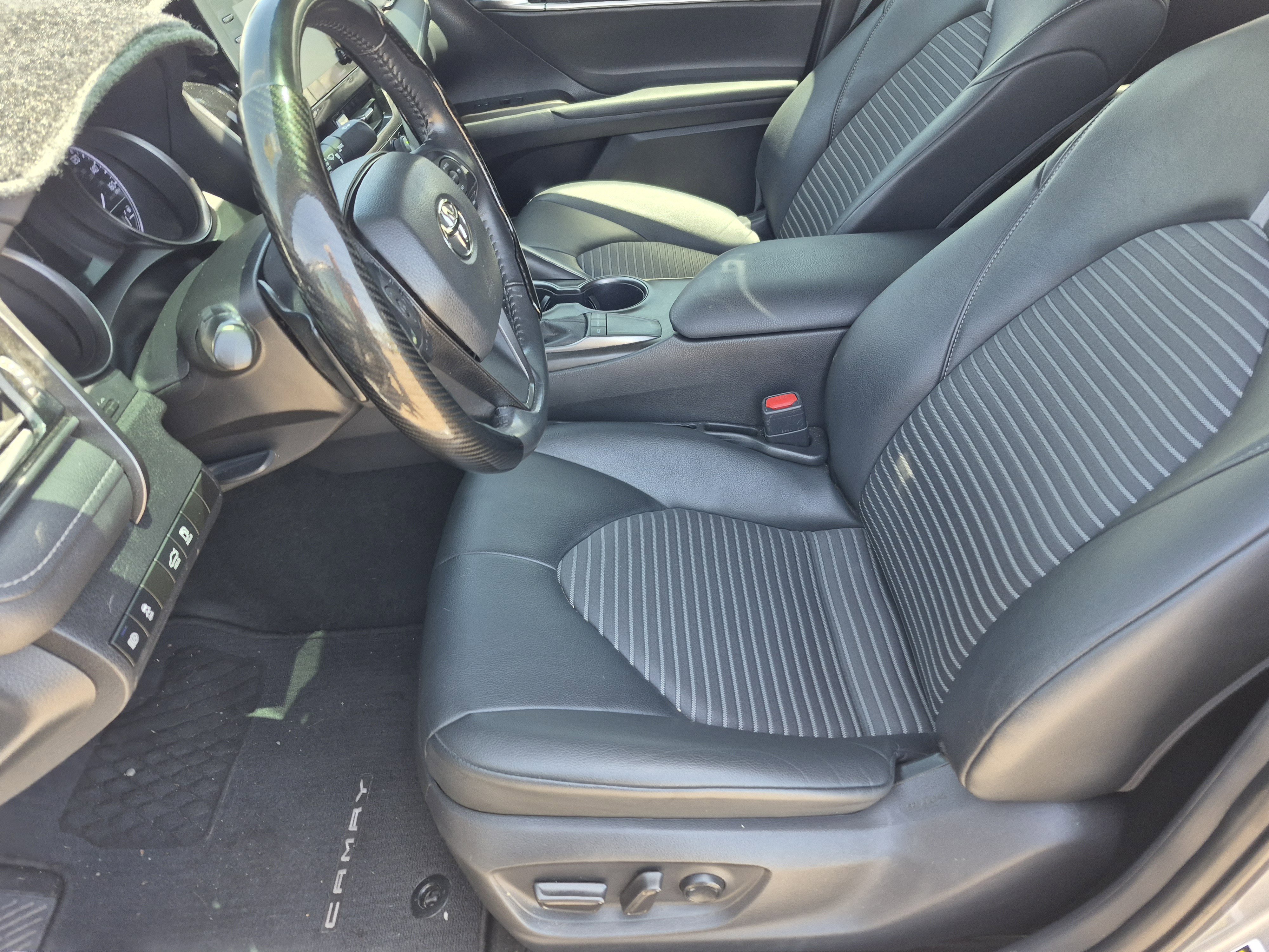 Used 2022 Toyota Camry SE FWD image 16