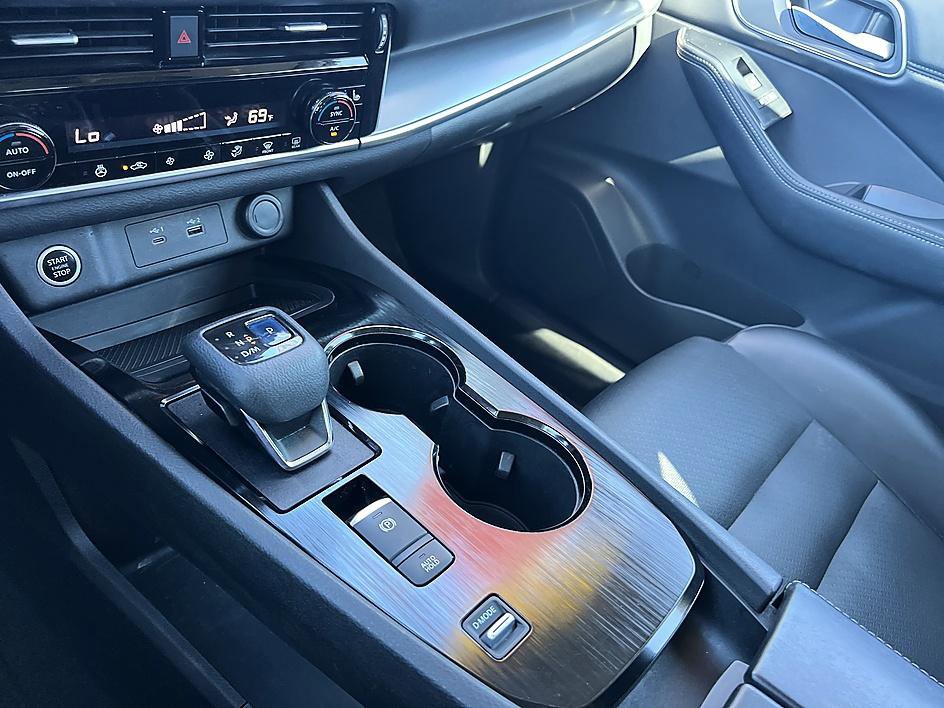 Certified 2021 Nissan Rogue SV w/ Premium Package image 27