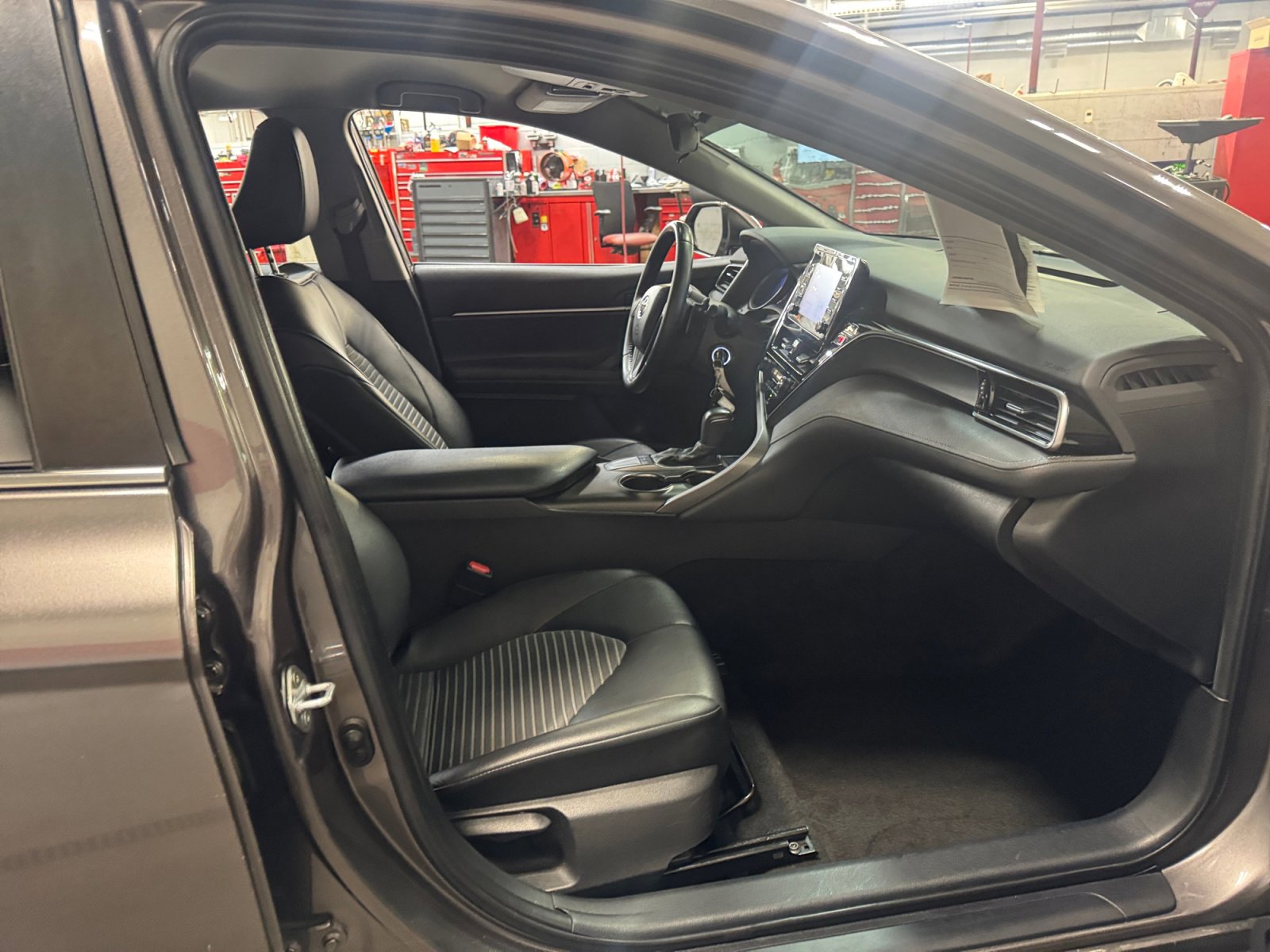 Used 2022 Toyota Camry SE FWD image 19
