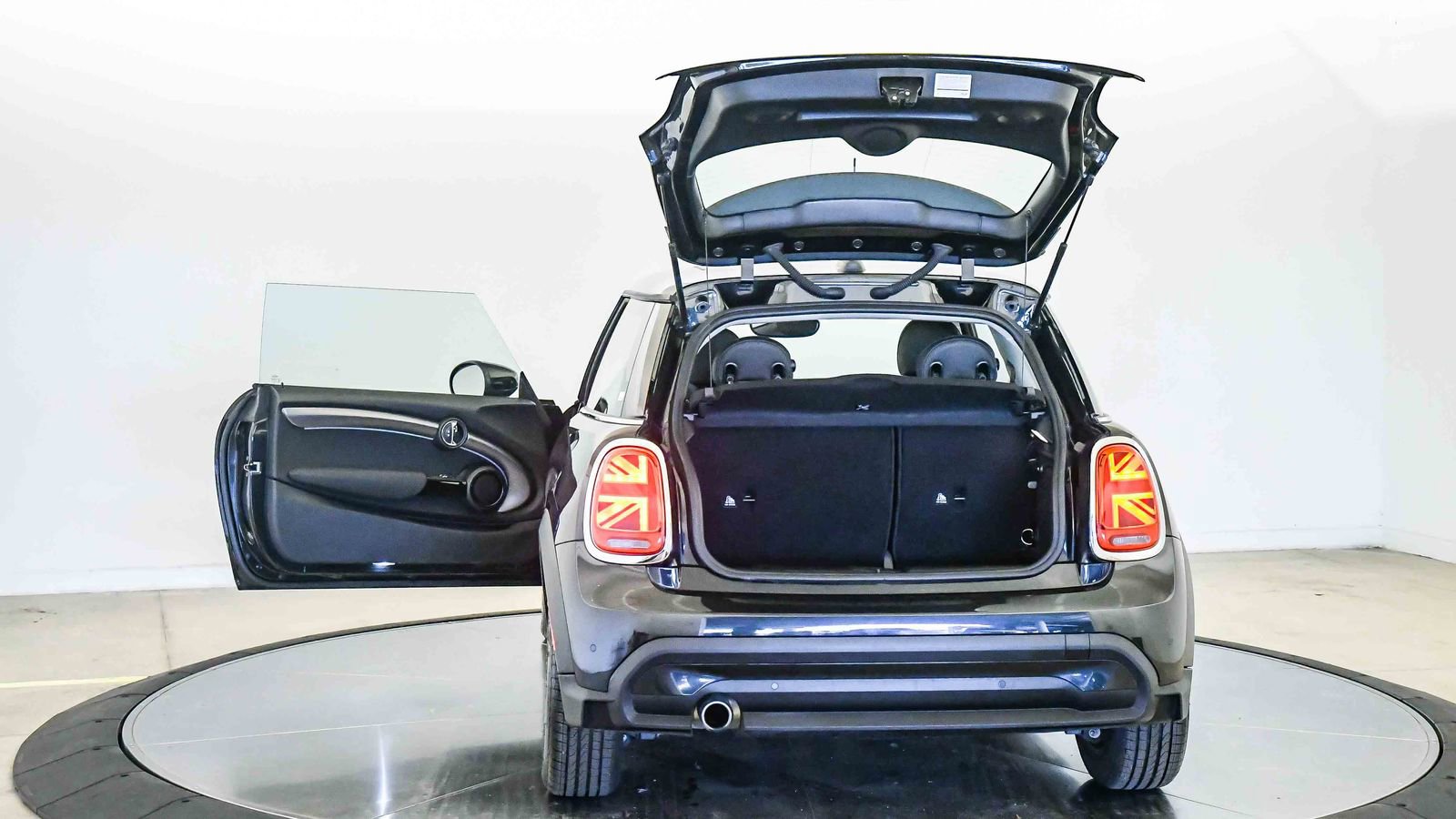 Certified 2023 MINI Cooper 2-Door Hardtop image 26