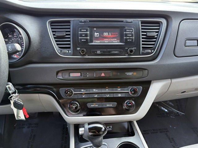 Used 2015 Kia Sedona LX w/ LX Convenience Package image 22