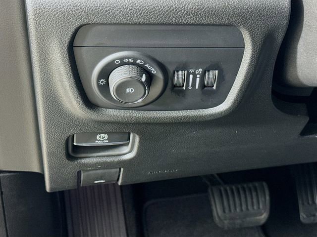 Used 2024 Jeep Grand Cherokee Limited w/ Black Appearance Package image 13