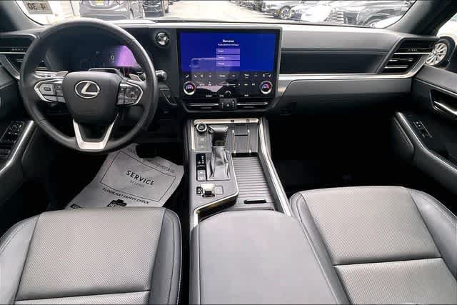 Used 2025 Lexus GX 550 w/ Accessory Package (2T) AWD/4WD image 7