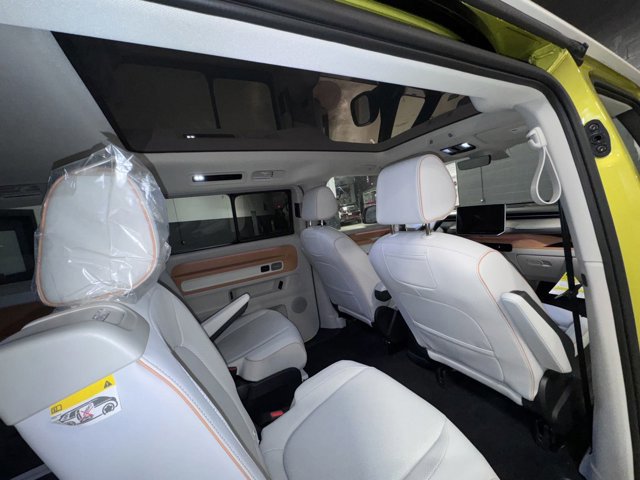 New 2025 Volkswagen ID. Buzz 1st Edition image 32